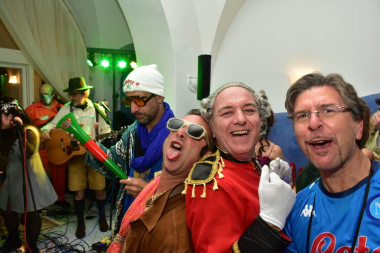 L’estro del “Palillo” incanta Capri: un viaggio visionario per i 50 anni di Andrea Esposito