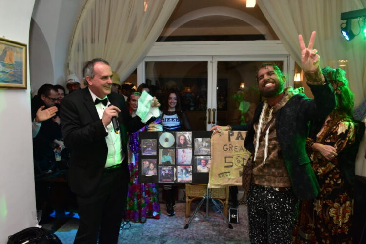 L’estro del “Palillo” incanta Capri: un viaggio visionario per i 50 anni di Andrea Esposito