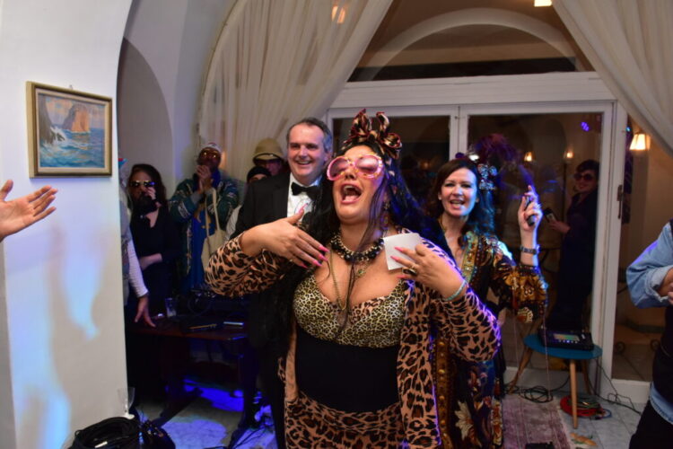 L’estro del “Palillo” incanta Capri: un viaggio visionario per i 50 anni di Andrea Esposito