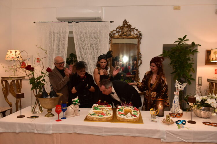 L’estro del “Palillo” incanta Capri: un viaggio visionario per i 50 anni di Andrea Esposito