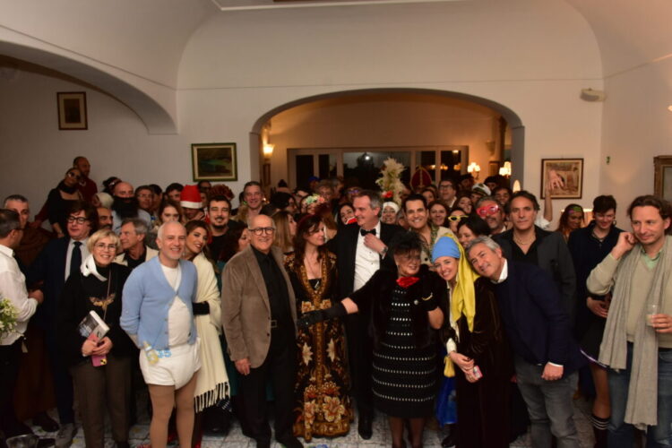 L’estro del “Palillo” incanta Capri: un viaggio visionario per i 50 anni di Andrea Esposito