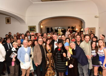 L’estro del “Palillo” incanta Capri: un viaggio visionario per i 50 anni di Andrea Esposito