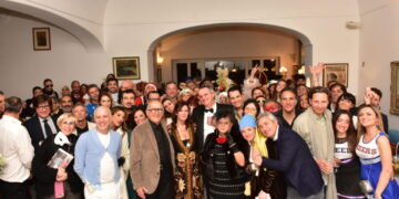 L’estro del “Palillo” incanta Capri: un viaggio visionario per i 50 anni di Andrea Esposito