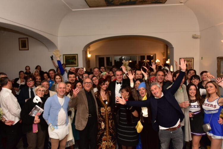 L’estro del “Palillo” incanta Capri: un viaggio visionario per i 50 anni di Andrea Esposito