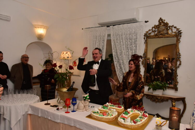 L’estro del “Palillo” incanta Capri: un viaggio visionario per i 50 anni di Andrea Esposito