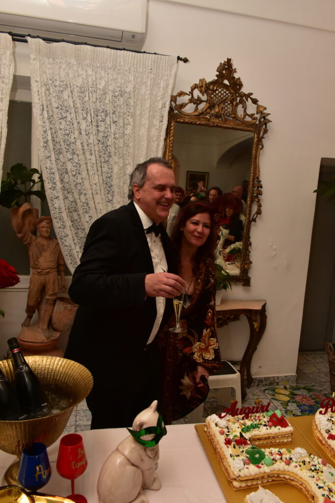 L’estro del “Palillo” incanta Capri: un viaggio visionario per i 50 anni di Andrea Esposito