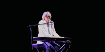 Nella sala consiliare del comune di Piano di Sorrento sarà presentato il libro “Volevo essere Peppino di Capri” di Iacentino Di Cresce