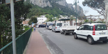 A Capri stop agli sbarchi di auto e moto
