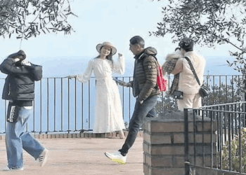 Anticipo di primavera. Sorpresa a Capri: sono già arrivati cinesi e giapponesi