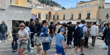 A Capri numero chiuso per i turisti e niente sosta in piazzetta