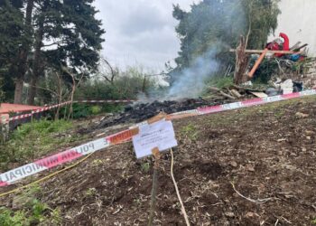 La Polizia Municipale di Capri sequestra un’area adibita a combustione illecita di rifiuti speciali