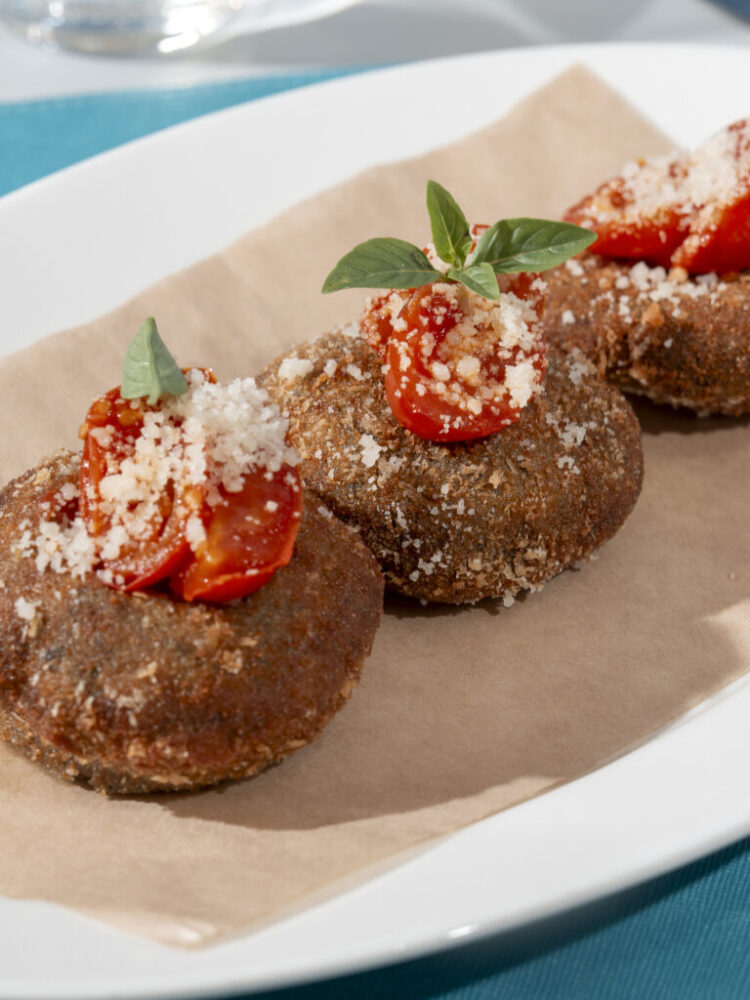 Capri si risveglia, dal 1 aprile riapre il Capri Rooftop con vista sui Faraglioni