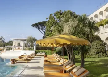 Magia ’Jumeirah Capri Palace’. Arte, accoglienza autentica benessere e sapori ’stellati’