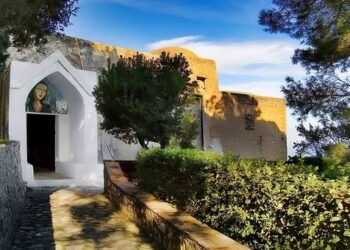 Anacapri: turista spagnola si infortuna sul Monte Solaro