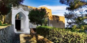 Anacapri: turista spagnola si infortuna sul Monte Solaro