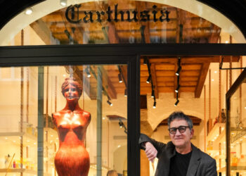 Casa Carthusia ospita le opere di Lello Esposito.  Un dialogo tra profumi, mito e arte contemporanea  in occasione di Miart e Milano Design Week