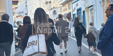 De Bruyne, blitz a Capri con moglie e figlio dopo la super prestazione con la Cremonese