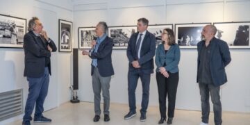 Capri, Oltre l’immediato: Inaugurata la collettiva che da voce all’anima profonda dell’isola – Fino al 10 Maggio in mostra alla Fondazione SMZ