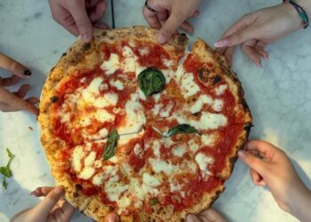 “Mani im-pasto”: la “pizza terapia” per i fragili