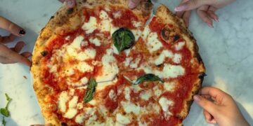 “Mani im-pasto”: la “pizza terapia” per i fragili