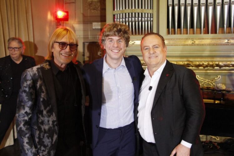 PARADISE A BOLOGNA CON FRATE GIAMPAOLO, GUENZI, BONAGA E COMASCHI, Venerdì 10 aprile, mezzanotte su Rai 2, lo show di Pascal Vicedomini in Emilia