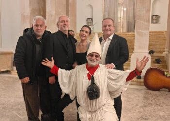 PARADISE, RAI2 AL SAN CARLO DI NAPOLI CON SASTRI, GRAGNANIELLO, CANOVIC E GRIMINELLI: Stasera, Venerdì 3 aprile, a mezzanotte su Rai 2, il late night show di Vicedomini