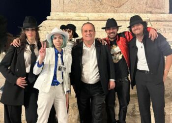Michael Jackson mania a Paradise Rai2 tra Ghini e Papaleo, Venerdì 1 maggio a mezzanotte, la sesta puntata dello show di Pascal Vicedomini.