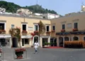 Bar in piazzetta a Capri, è battaglia tra sindaco e negozianti