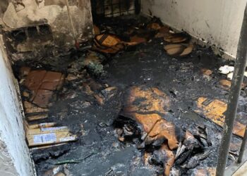 Capri, incendio in un deposito nel centro storico, molta paura e pochi danni
