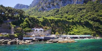 “That’s Amore”, una serata sulle tracce di Tiberio: passeggiata culturale e cena romana a Capri
