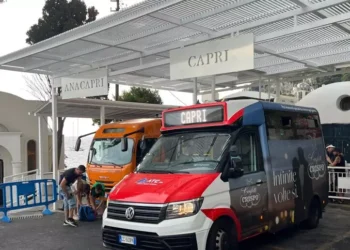 Sui bus di Capri da metà giugno addio al contante a bordo