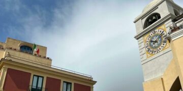 Capri: due Tricolori sventolano in Piazzetta (Photogallery)