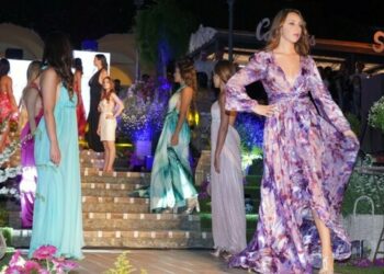 Anacapri: Piazza Vittoria si illumina e si colora con la sesta edizione di Flowers on Fashion