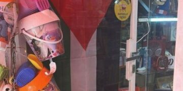 Ad Anacapri insultati per aver esposto la bandiera palestinese