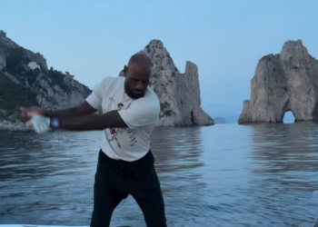 L’estate dei vip Il campione di Nba in vacanza nel golfo tra cibo e relax. L’isola lo accoglie: «Bentornato»