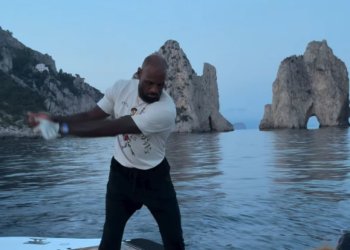 LeBron James gioca a golf all’ombra dei faraglioni
