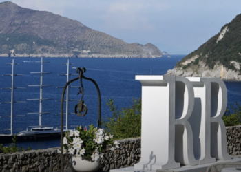 Robbreportitalia: A Villa Bismarck consegnati i premi ai protagonisti dell’ospitalità, dell’imprenditoria, della cultura e del lifestyle per una serata dedicata all’eccellenza italiana
