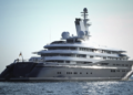 Mega yacht a Capri: è dell’emiro che ha comprato Villa Certosa