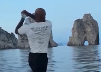 Polemica sulle palline di golf di LeBron nel mare di Capri: sono biodegradabili?