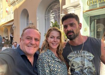 Vicedomini porta la Piazzetta in tv: a Paradise Claudia Gerini, Carmen Russo, Pamela Prati e Gianluigi Lembo