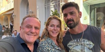 Vicedomini porta la Piazzetta in tv: a Paradise Claudia Gerini, Carmen Russo, Pamela Prati e Gianluigi Lembo