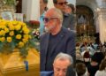 Peppino di Capri, commozione ai funerali: il feretro esce accolto da applausi sulle note de «Il sognatore» (Photogallery)