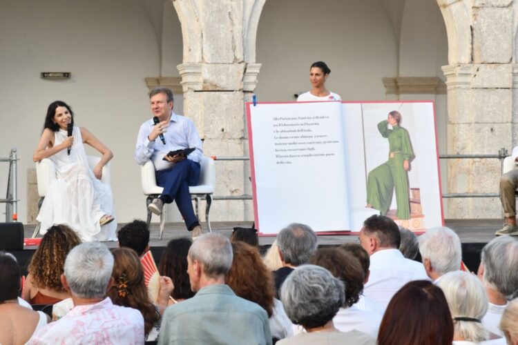 A Capri la mostra “MitoModa” celebra lo stile vacanza e i 120 anni de La Parisienne (Photogallery)
