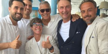 Mare, aragoste e relax tutti pazzi per Clooney