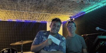 TEATRO: CLAUDIO AMITRANO E MICHELE DI SARNO IN UNO STRANO VIAGGIO TRA LE PAROLE DELLA MUSICA