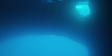 IL BLU DI CAPRI. Quando la fisica diventa poesia