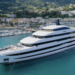Ha ormeggiato a Capri, Pure, il super yacht di lusso di Thomas Leclercq, ereditiere di Decathlon