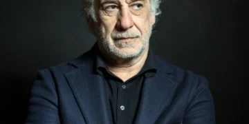 Premio Faraglioni Capri International 2026: premio a Toni Servillo. Il Maestro dedicherà al pubblico un suo intervento teatrale. Omaggi artistici di Simona Molinari ed Ebbanesis