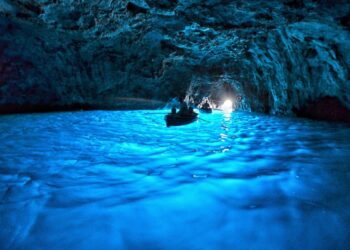 «Azzurra Anacapri»: tornano i concerti nei musei. Il 2 ottobre la lirica dentro la Grotta Azzurra, il 4 ottobre swing a Villa Damecuta