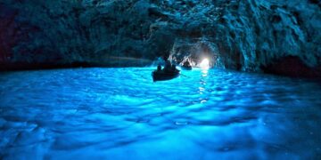 «Azzurra Anacapri»: tornano i concerti nei musei. Il 2 ottobre la lirica dentro la Grotta Azzurra, il 4 ottobre swing a Villa Damecuta